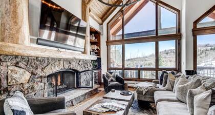 Ski-in/Ski-out Luxe Lofted Condo in Bachelor Gulch