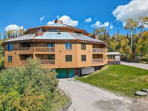 Exterior - Sleeps 6, Full Kitchen, Separate King Primary Bedroom (Brian Head)