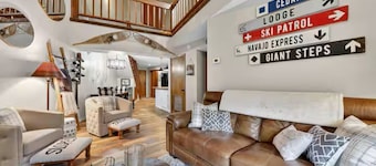 Sleeps 6, Full Kitchen, Separate King Primary Bedroom