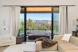 Smart TV, offices - Pinnacle of luxury with breathtaking views! (Sedona)