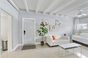 Interior - 1 Bedroom on the Barrier Island. Walk to the Beach (Fort Lauderdale)