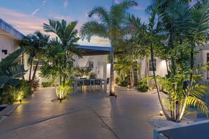 Terrace/patio - 2 Bedroom on the Barrier Island. Walk to the Beach (Fort Lauderdale)