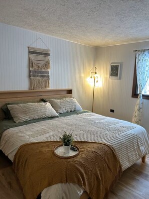 3 bedrooms, iron/ironing board, travel crib, free WiFi