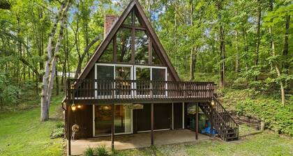 Peaceful A-Frame Chalet With HOT TUB!