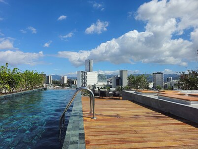 Modern 11th Floor Apartment Near La Sabana with Ultra Fast Wi-Fi and City Views.