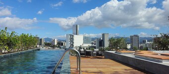 Modern 11th Floor Apartment Near La Sabana with Ultra Fast Wi-Fi and City Views.