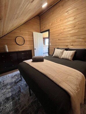 Desk, WiFi, bed sheets