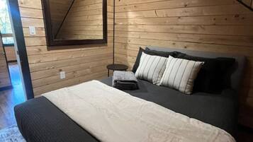 Desk, WiFi, bed sheets