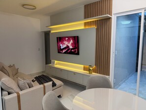 Unclassified image, 4 of 23, button