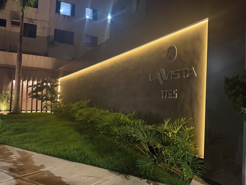 Modern, comfortable, air-conditioned apartment with a gourmet area and gym.