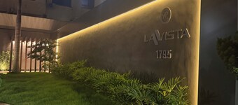 Modern, comfortable, air-conditioned apartment with a gourmet area and gym.