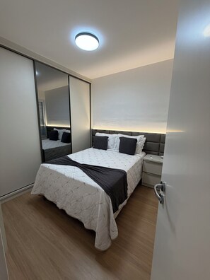 Unclassified image, 3 of 23, button