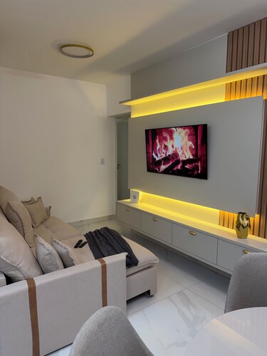 Modern, comfortable, air-conditioned apartment with a gourmet area and gym.