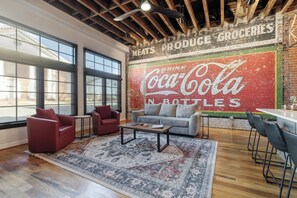 Luokittelematon kuva, 3 kautta 24, painike