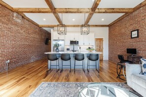 Luokittelematon kuva, 5 kautta 21, painike