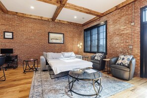 1 bedroom, desk, free WiFi, bed sheets