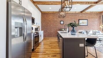 冰箱、微波炉、烤箱、炉灶