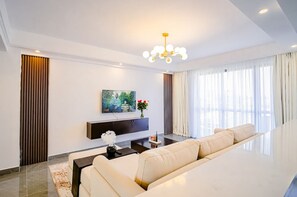 Smart TV, ping pong -  2BR in Diplomatic Riverside/Westlands with a Gym, Playground, Views & Parking (Nairobi)
