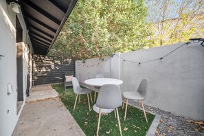 Outdoor dining - Arcadia Lite 1BR Retreat with Private Yard + W/D (Phoenix)