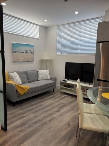 Elm Suite Retreat near the Pearson International Airport