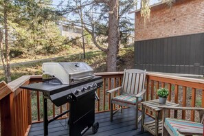 Property grounds - Haystack Luxury - Private Studio for Monthly Stays, Near Chapman Point, Deck + BBQ (Cannon Beach)