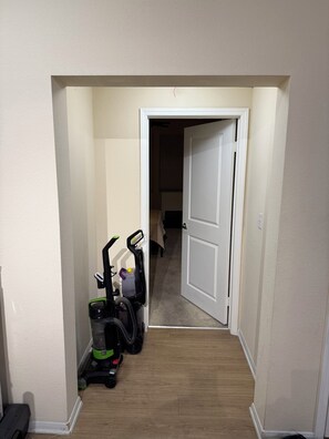 Unclassified image, 5 of 6, button - Beautiful spacious 1 bed room a large balcony patio (Rancho Cucamonga)