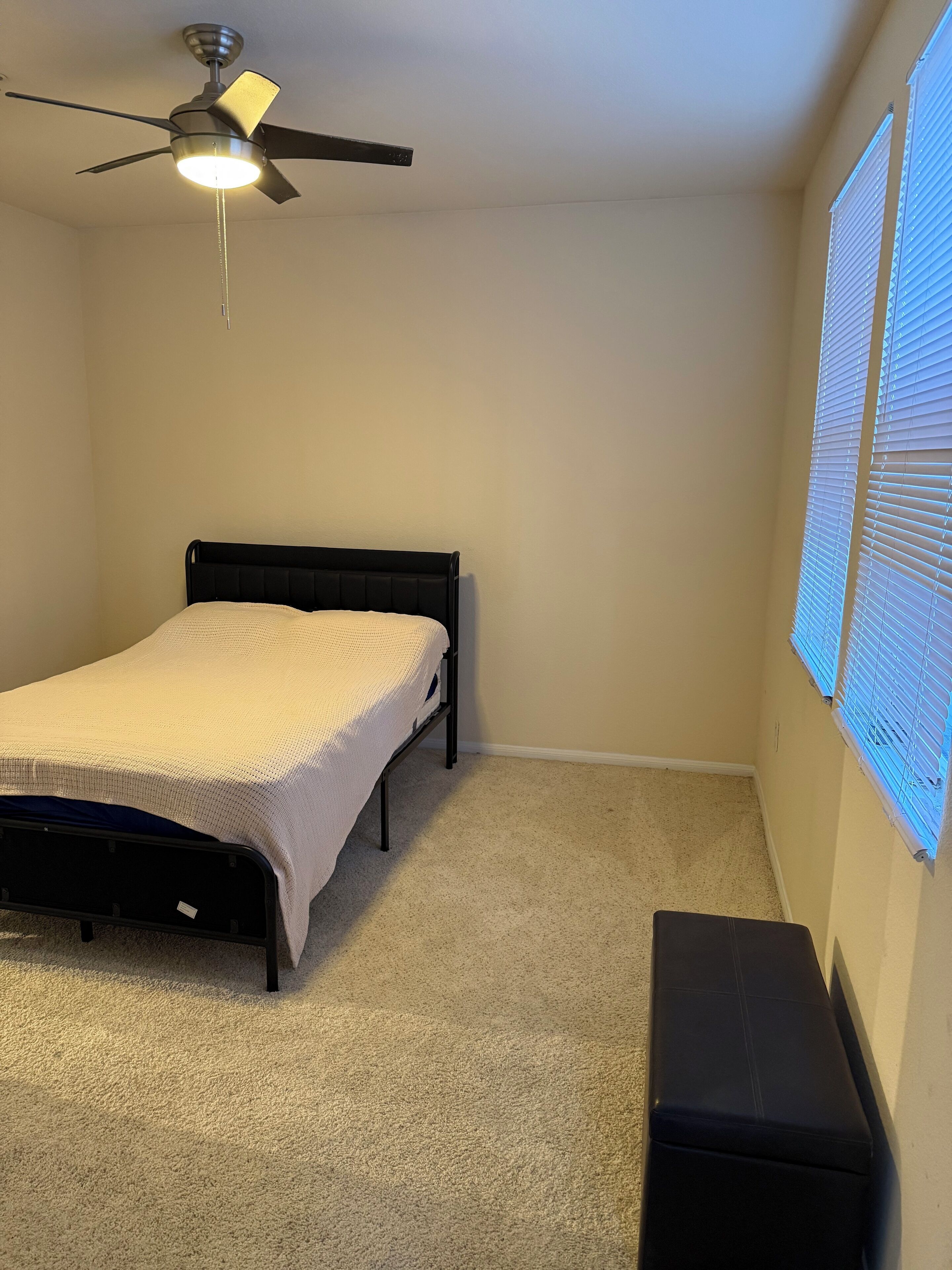 1 habitación, escritorio y internet 