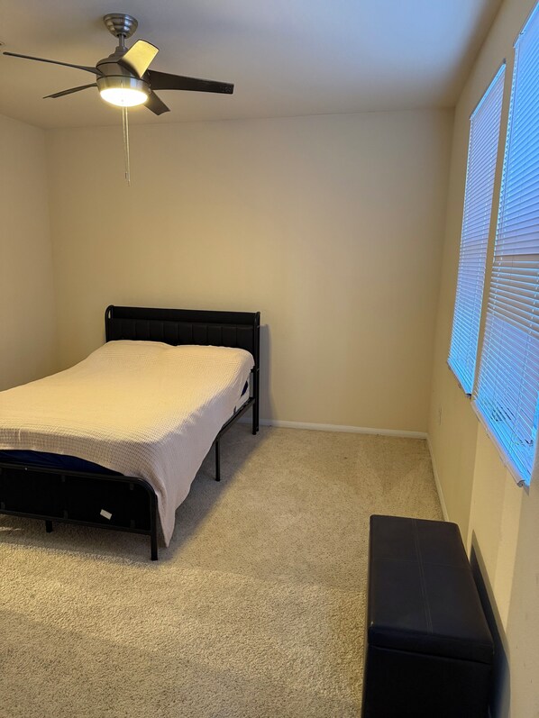 Unclassified image, 1 of 6, button - Beautiful spacious 1 bed room a large balcony patio (Rancho Cucamonga)