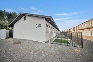 Exterior - Modern Arcadia Lite Suite Near Airport & Dining (Phoenix)