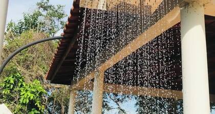 Country house with swimming pool, on a property near Unesp.