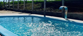 Country house with swimming pool, on a property near Unesp.