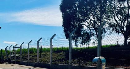 Country house with swimming pool, on a property near Unesp.