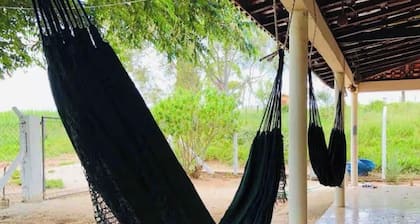 Country house with swimming pool, on a property near Unesp.