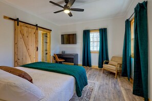 書桌、Wi-Fi、床單