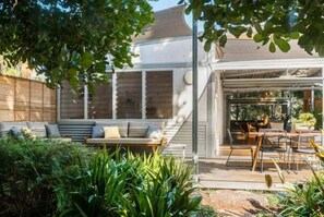 Unclassified image, 3 of 14, button