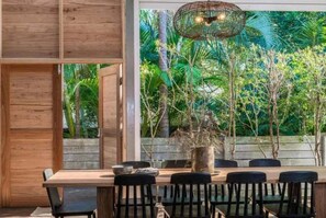 Outdoor dining - Billabelongil - 40A Childe St, Byron Bay (Byron)