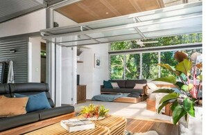 Unclassified image, 5 of 14, button