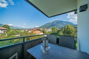 Outdoor dining - Appartements Andrea Cäciel: Apartment with a view of the mountains (Kitzbühel)