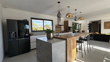 Réfrigérateur, lave-vaisselle