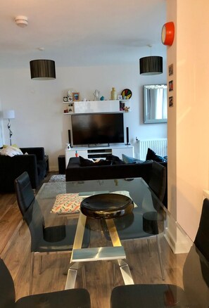 TV - Cosy 2BR in North London with great links to Central and City of London (London)