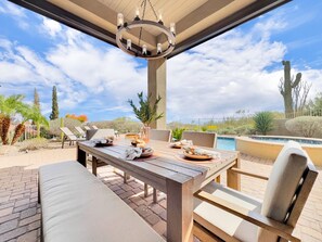 Outdoor dining - Fountain Hills Stunner! Views, Heated Pool and Spa! (Fountain Hills)