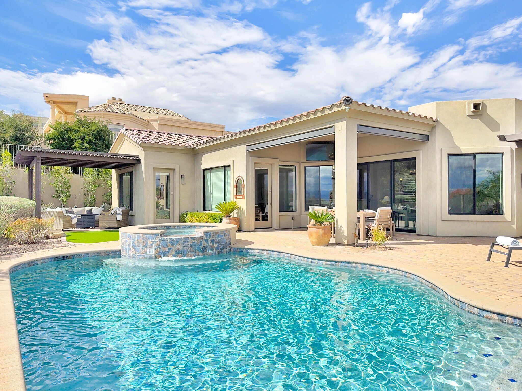 Et oppvarmet basseng