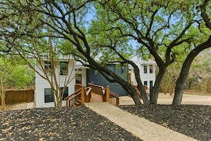 Unclassified image, 3 of 54, button - Spacious Retreat Near Downtown (Austin)