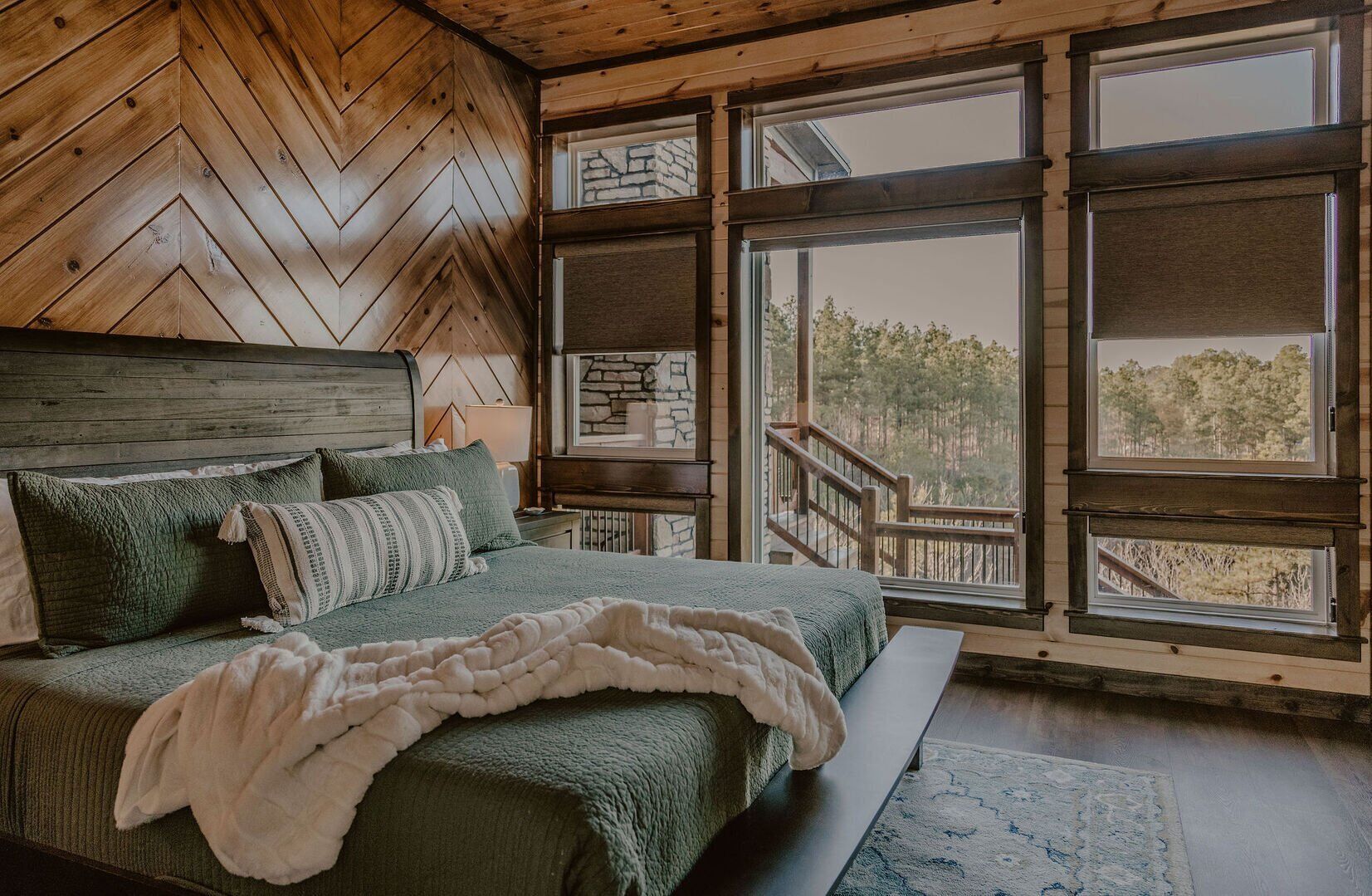 5 bedrooms, free WiFi, bed sheets