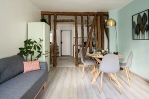 Unclassified image, 5 of 17, button - Appartement Château Urbain - Welkeys (Vincennes)