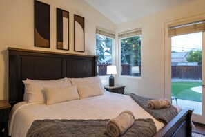 3 bedrooms, iron/ironing board, free WiFi, bed sheets - Nectar Nest, Video Tour, Pool, Spa, Fire Pit Arcade Game Room, King Master Suite (Hemet)