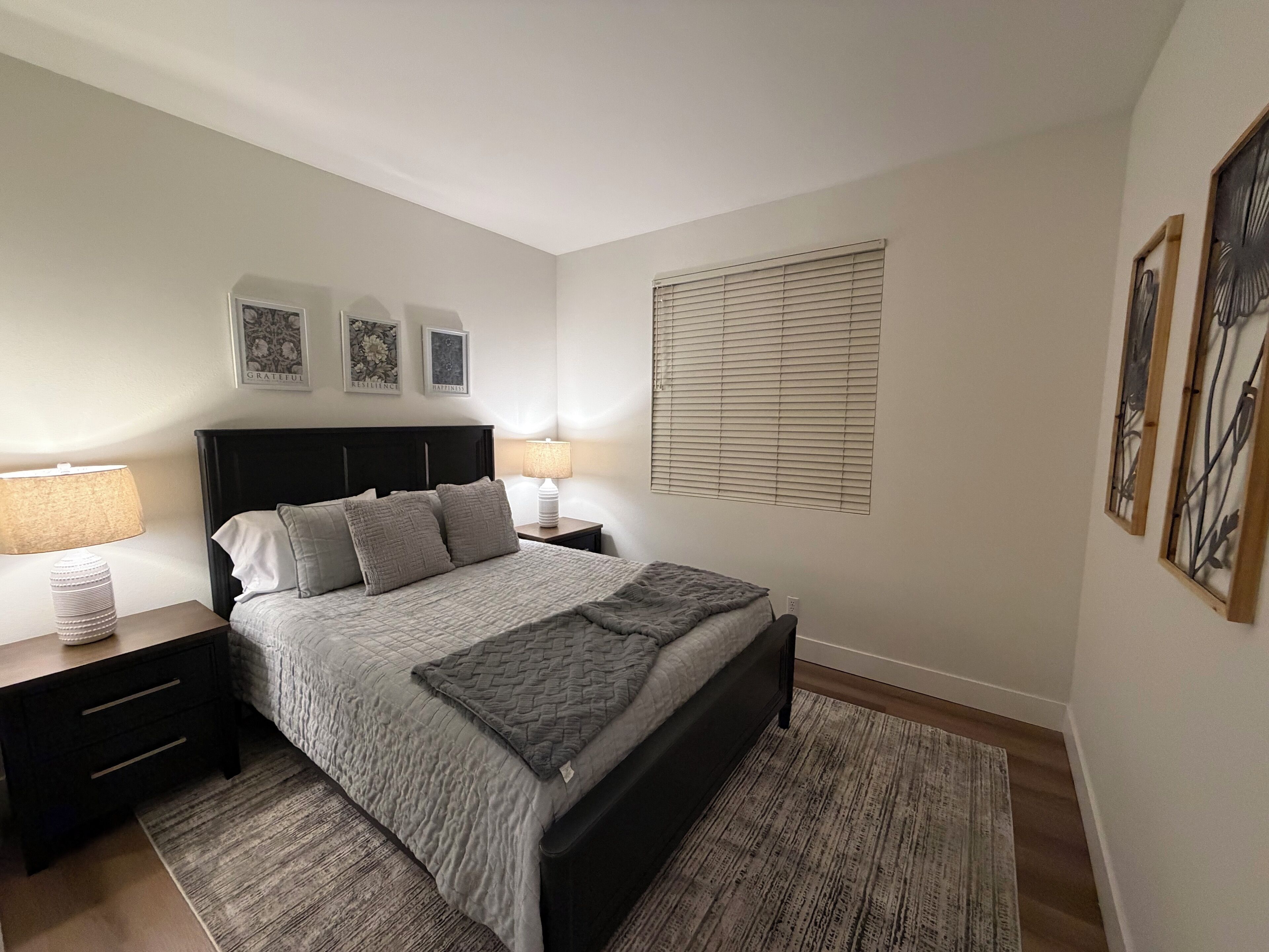 3 chambres, fer et planche à repasser, Wi-Fi, draps fournis