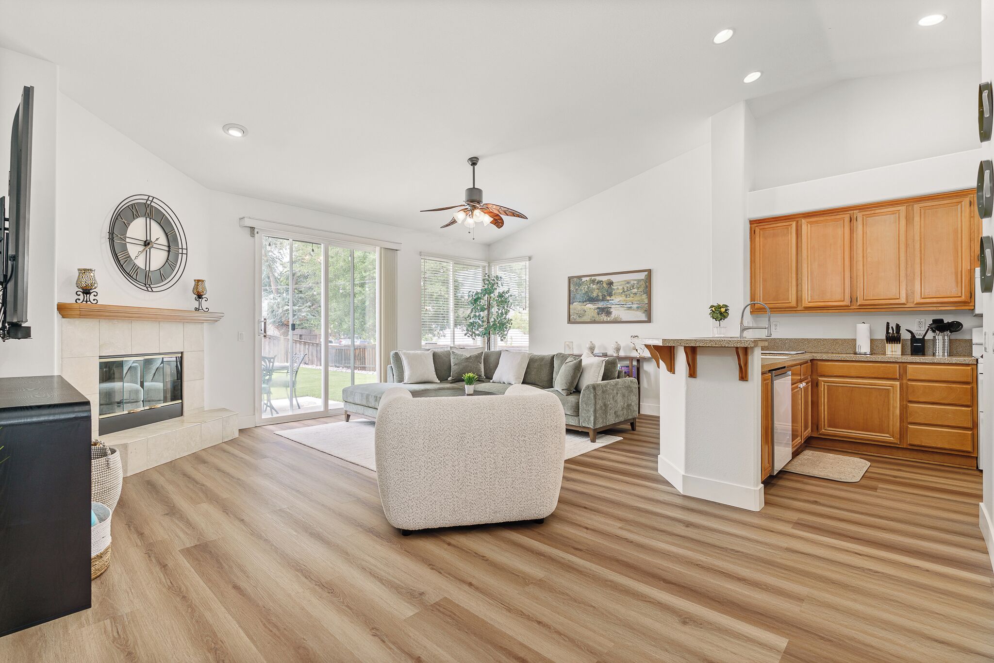 Nectar Nest, Video Tour, Pool, Spa, Fire Pit Arcade Game Room, King Master Suite - Hemet, CA