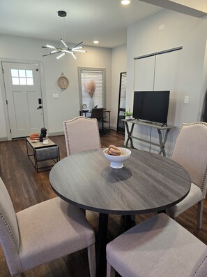 Dining - Blue Hills - 2-bedroom apartment 8 minutes from University of Alabama-Birmingham (Birmingham)