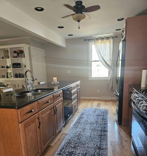 Comfortable Saratoga Getaway Near Downtown & Track